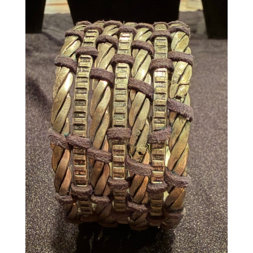 Silver tone vintage cuff bracelet featuring braided metal and leather wrapped - Picture 4 of 7
